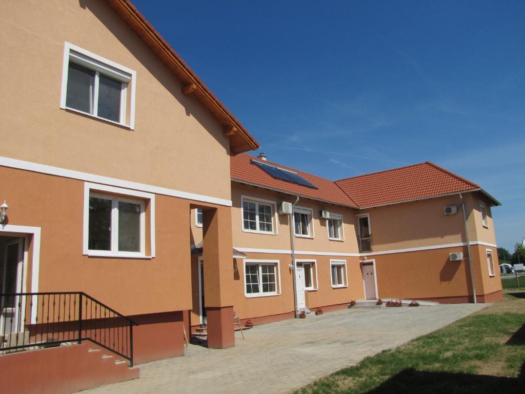 شقة Sárvár  في Beauty Med Apartman المظهر الخارجي الصورة
